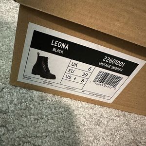 Dr marten Leona boots